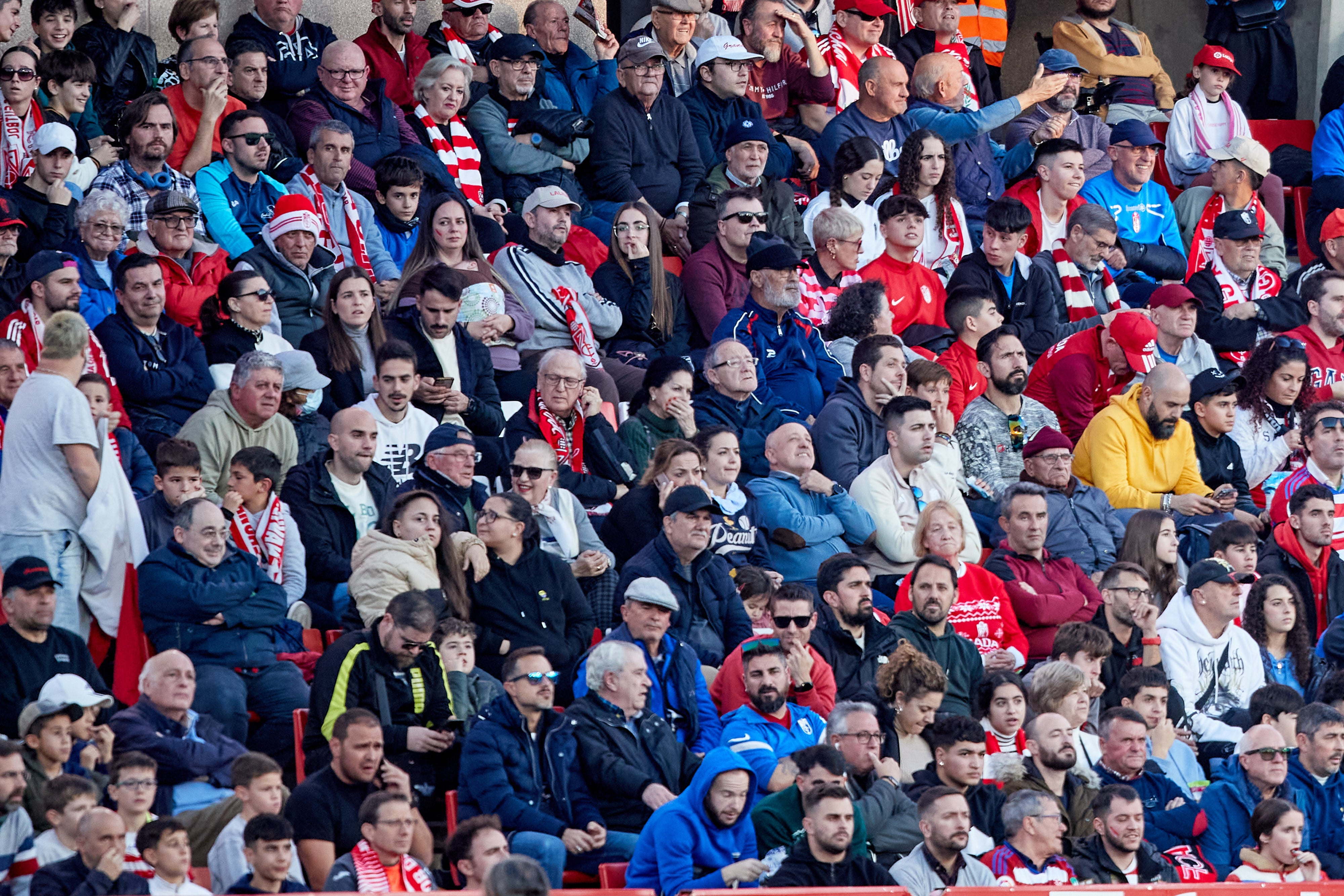 Encuéntrate en la grada en el Granada-Cádiz
