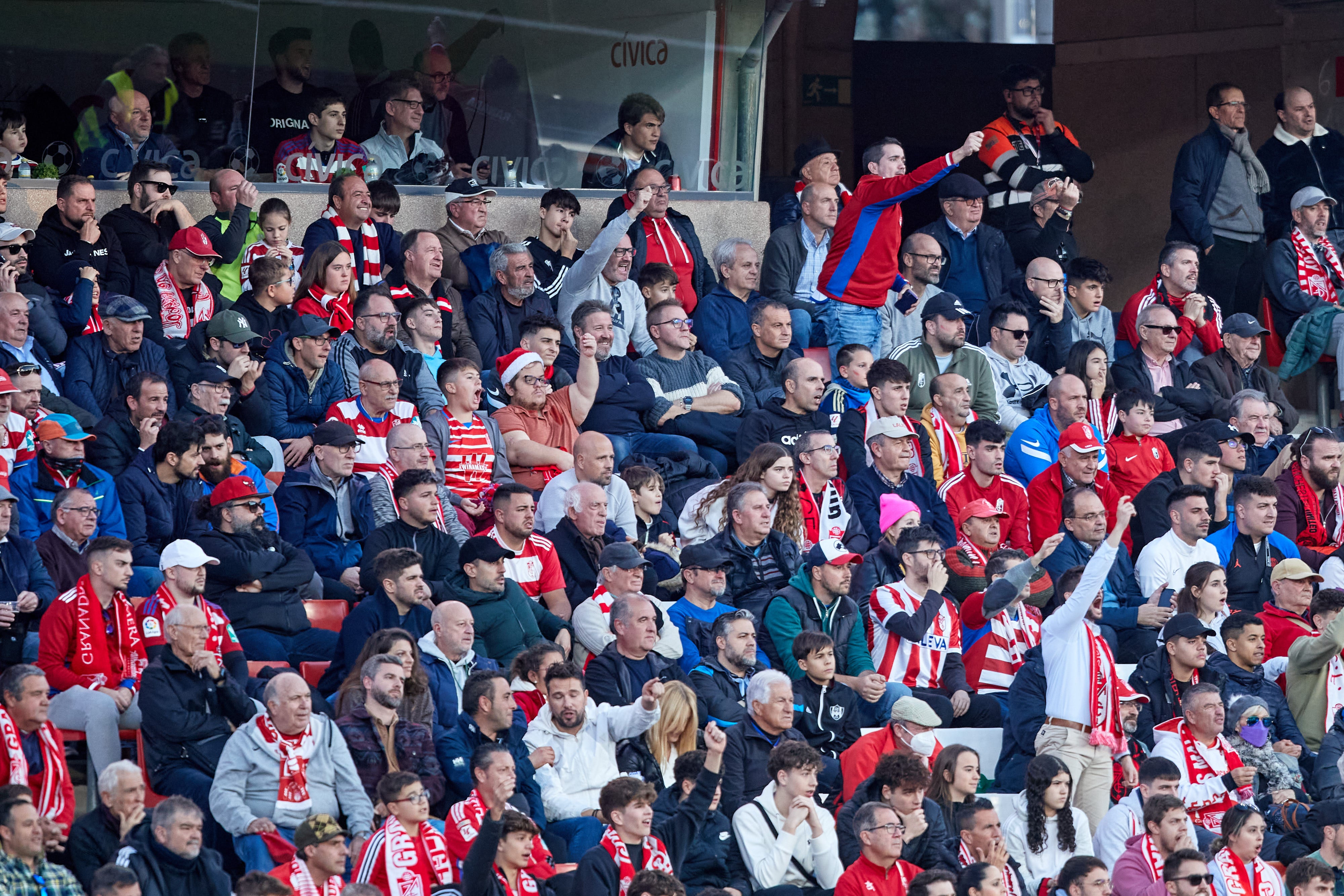 Encuéntrate en la grada en el Granada-Cádiz