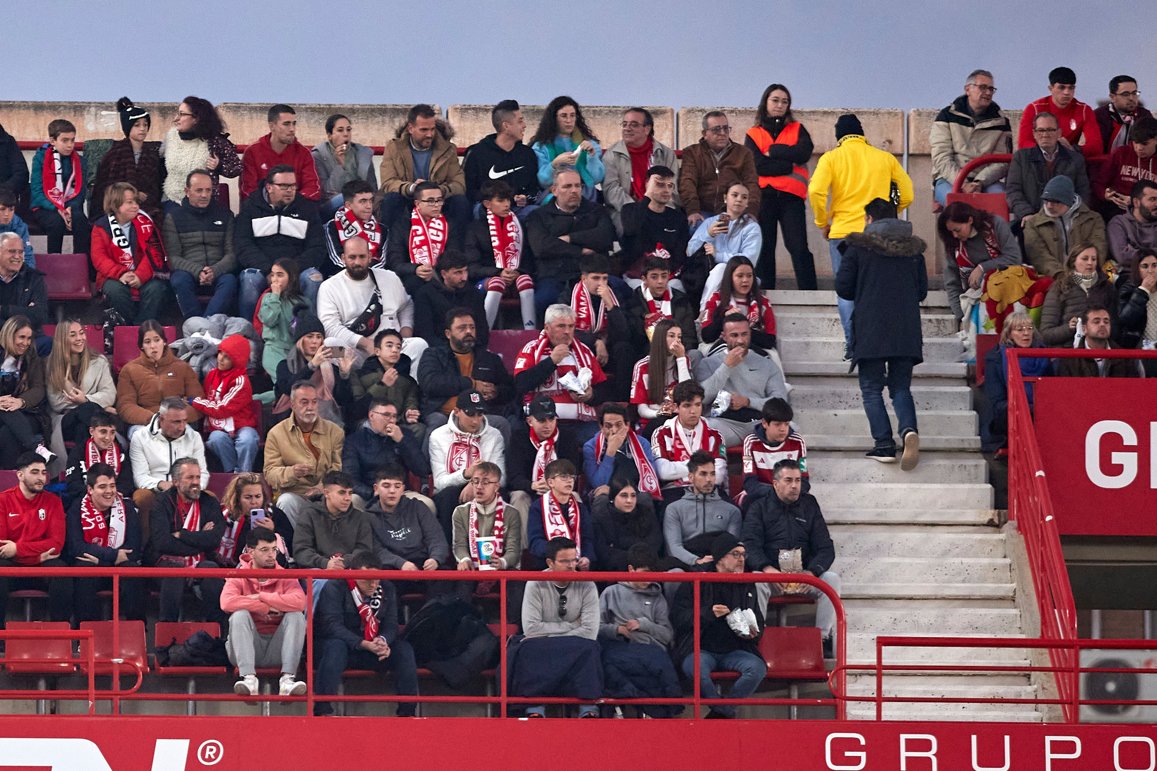 Encuéntrate en la grada en el Granada-Cádiz