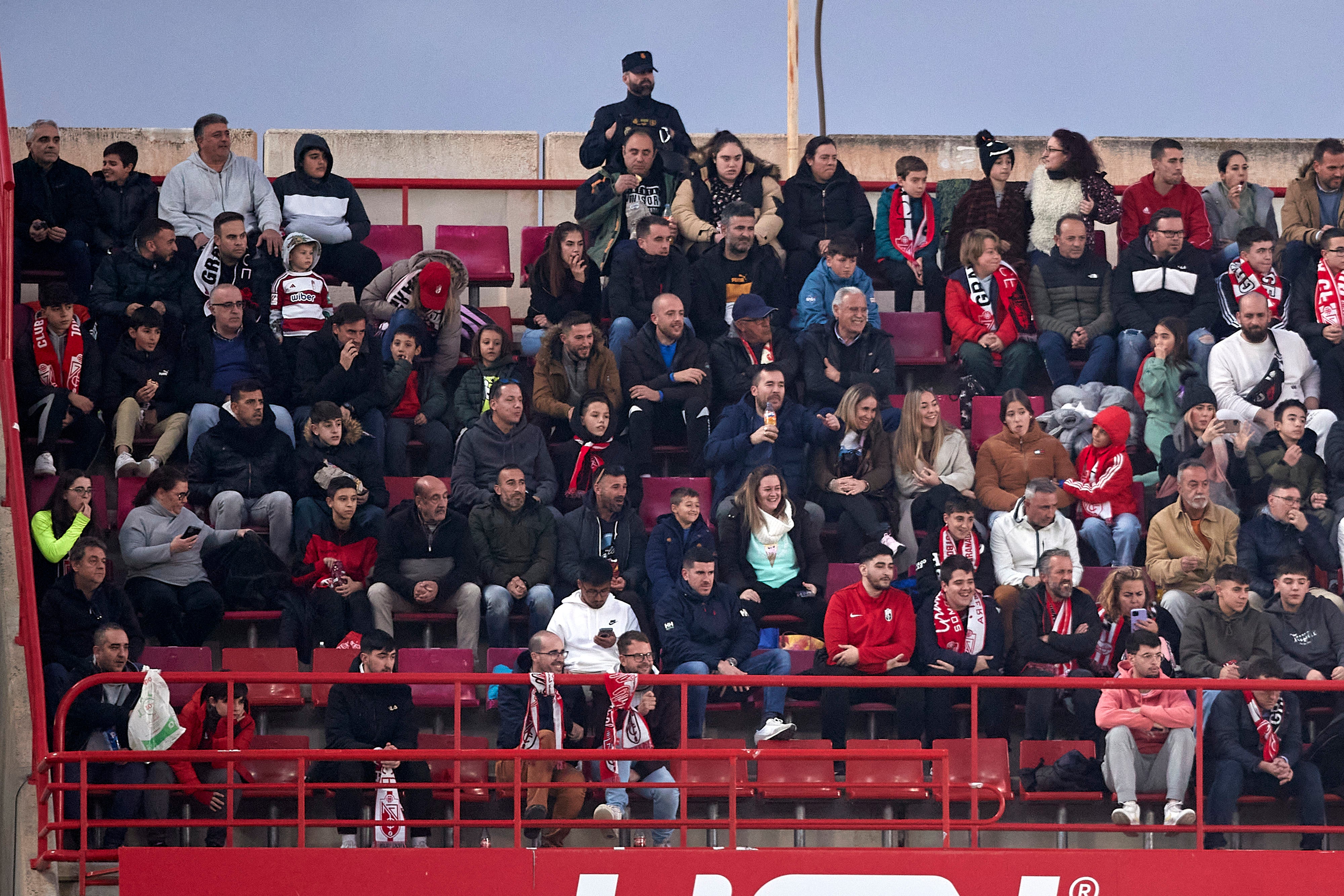 Encuéntrate en la grada en el Granada-Cádiz