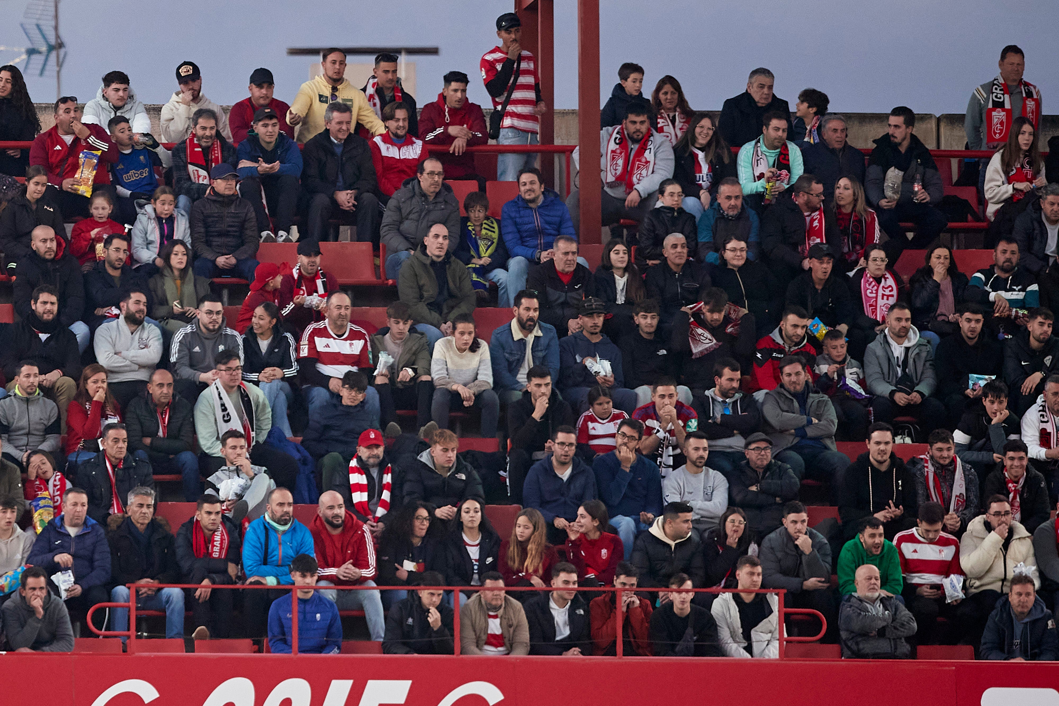 Encuéntrate en la grada en el Granada-Cádiz