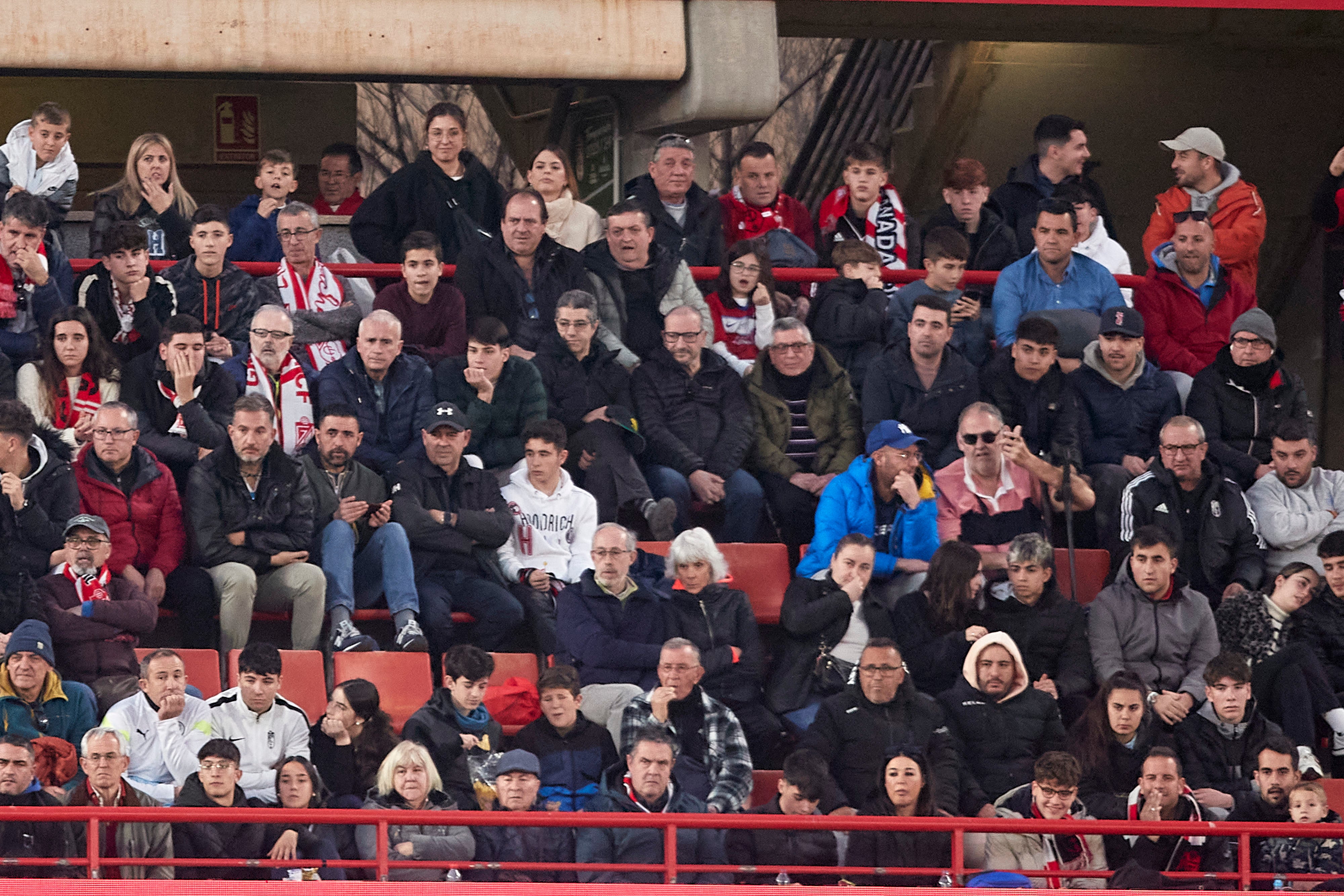Encuéntrate en la grada en el Granada-Cádiz