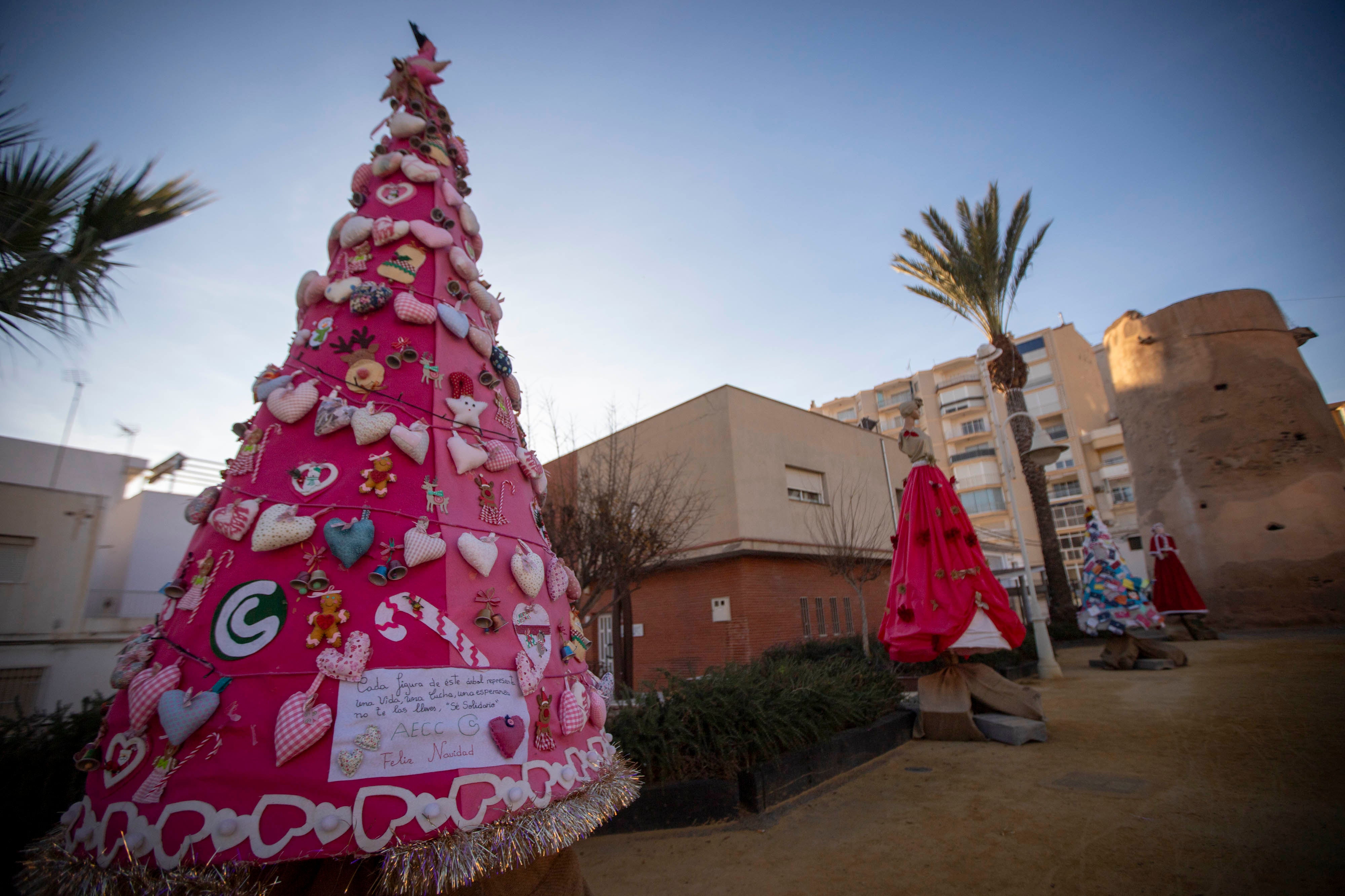 Las imágenes de los árboles de Navidad que tocan todas las ramas en Torrenueva