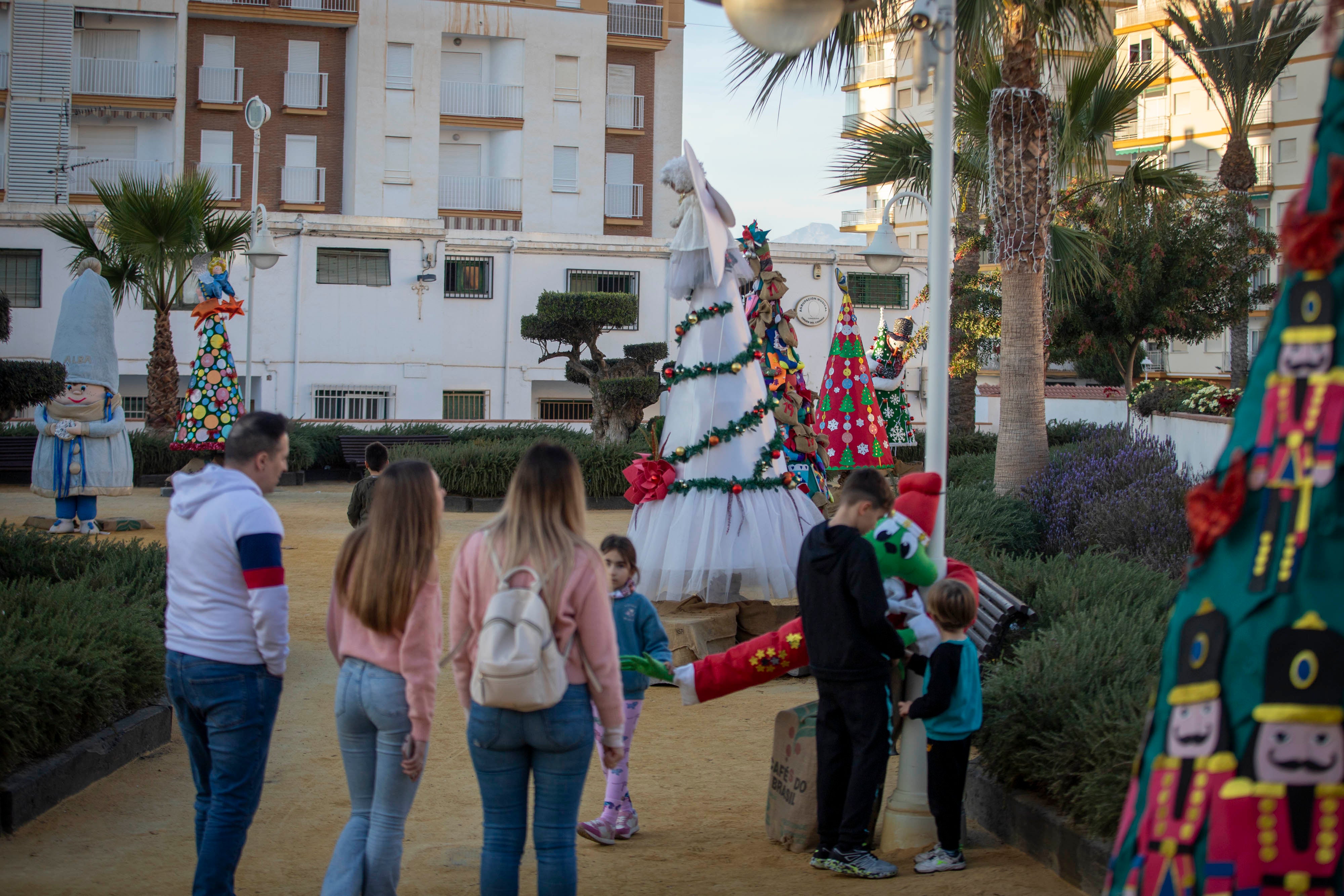 Las imágenes de los árboles de Navidad que tocan todas las ramas en Torrenueva