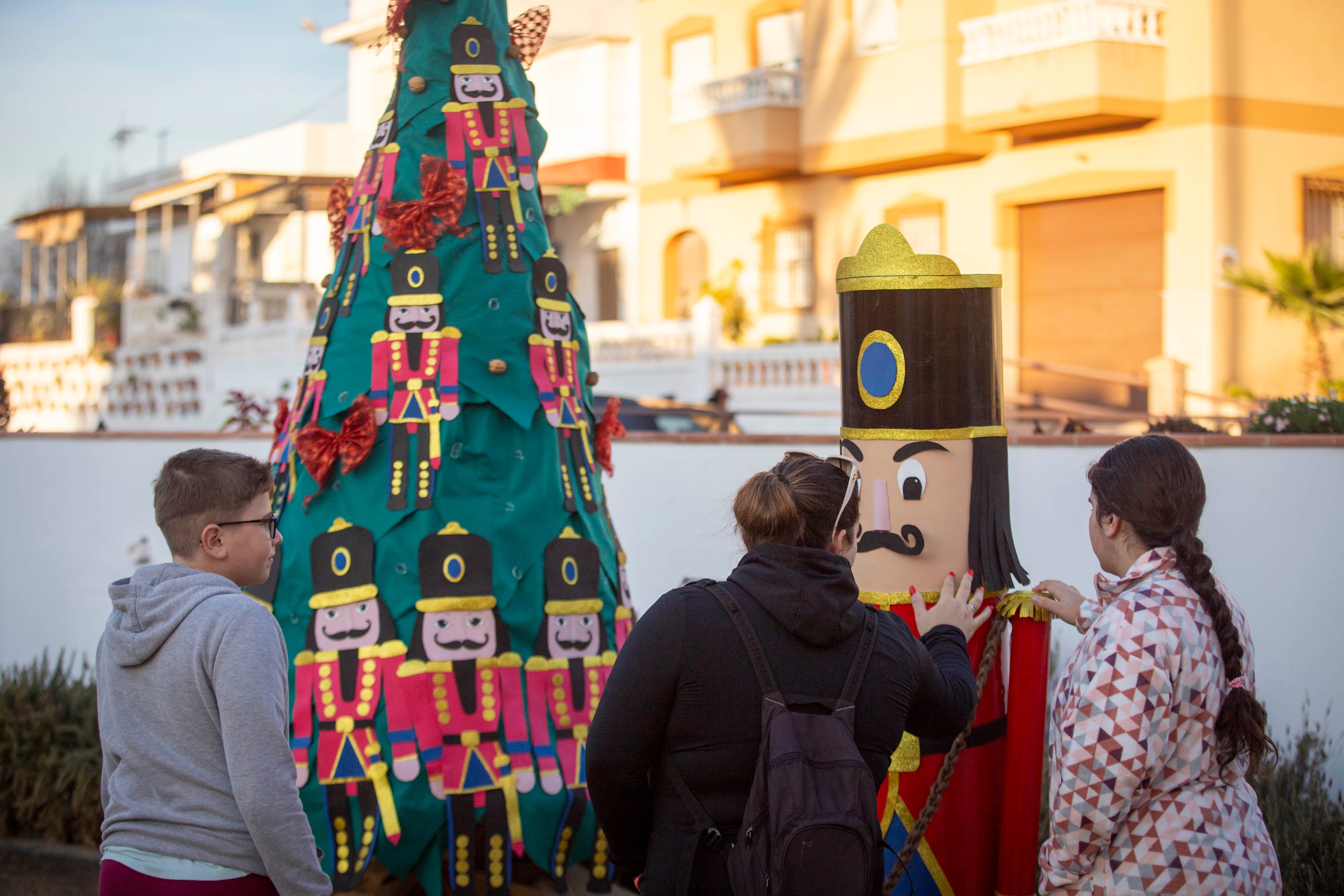 Las imágenes de los árboles de Navidad que tocan todas las ramas en Torrenueva