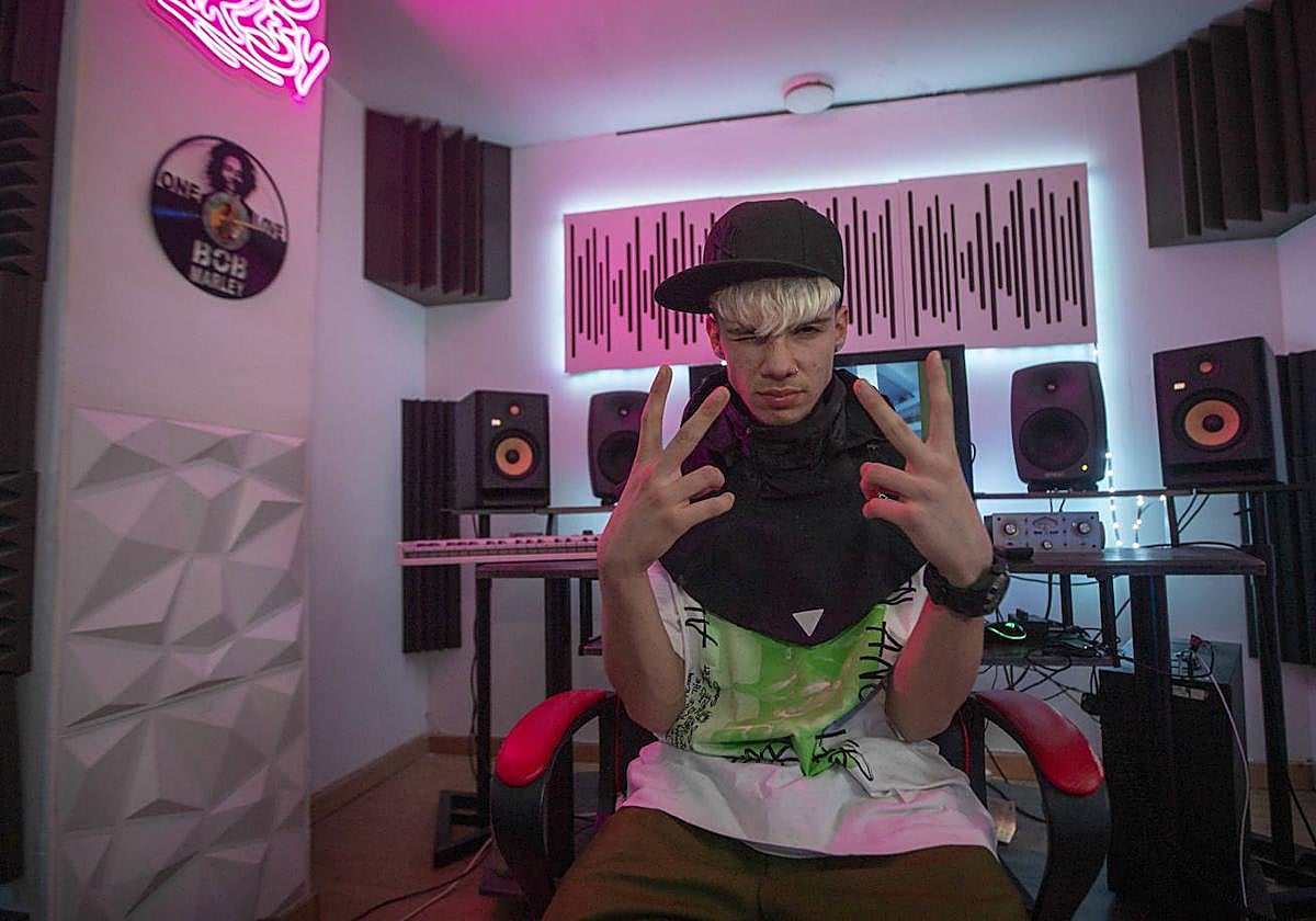 Zakyo, en el estudio del productor granadino David Marley, en Armilla.