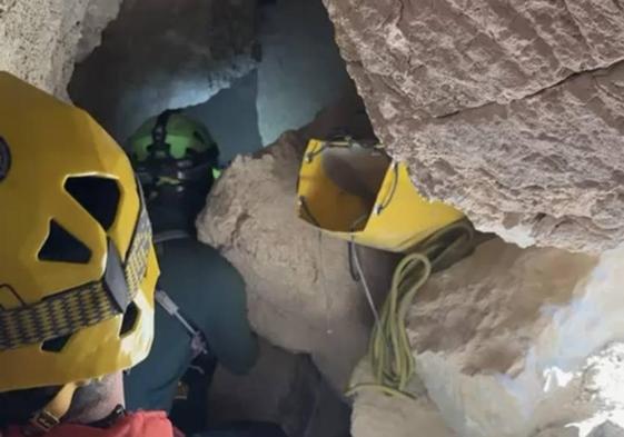 Tres especialistas del Greim rescataron al espeleólogo.