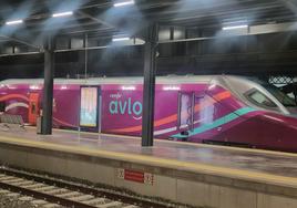 Tren Avlo de Renfe en la estación de Granada.