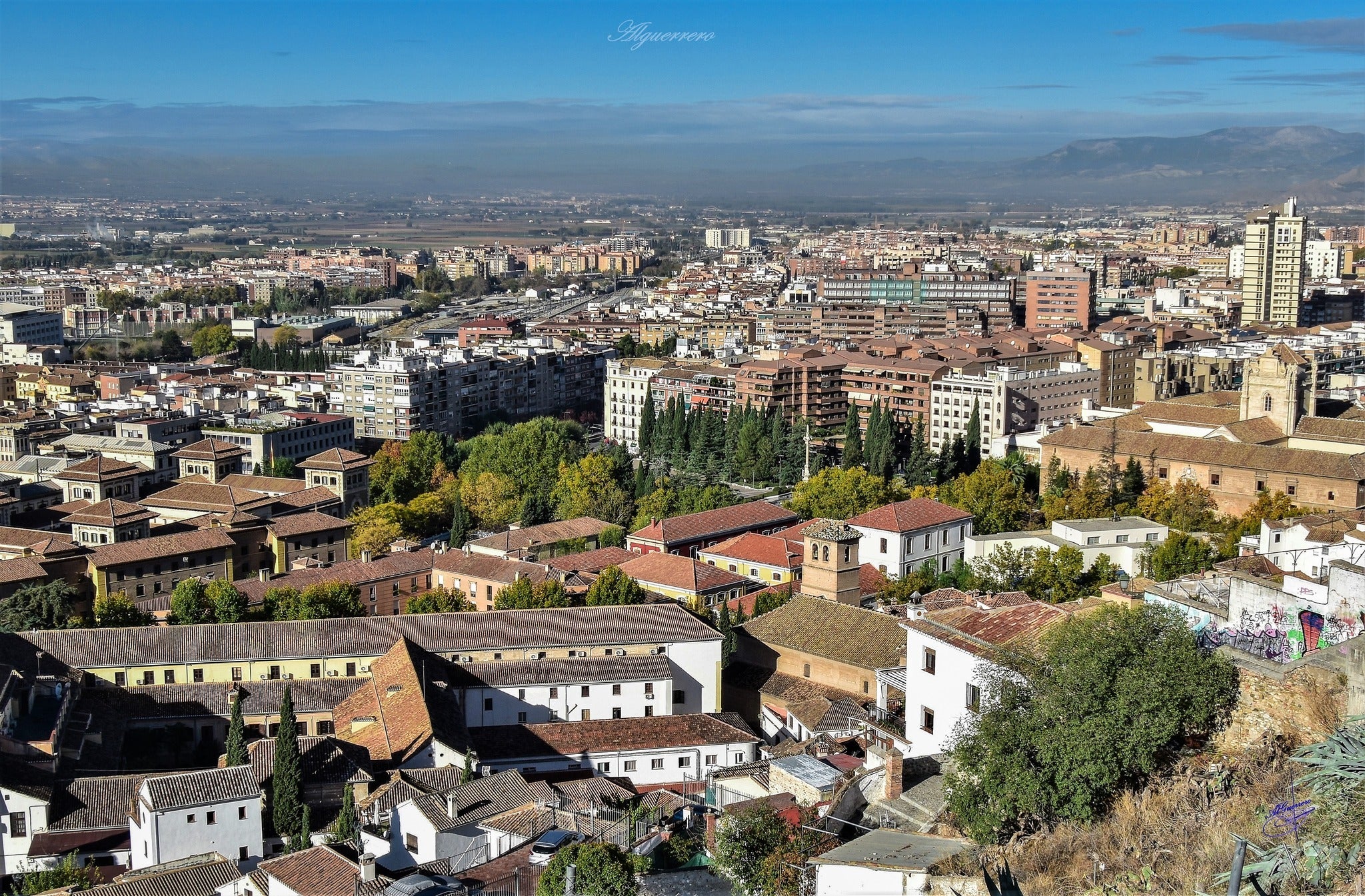 Imagen después - Vista de Granada desde San Cristóbal en 2020.