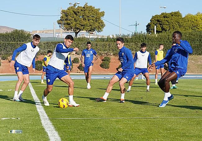 Svidersky, que observa a Robertone, pide sitio.