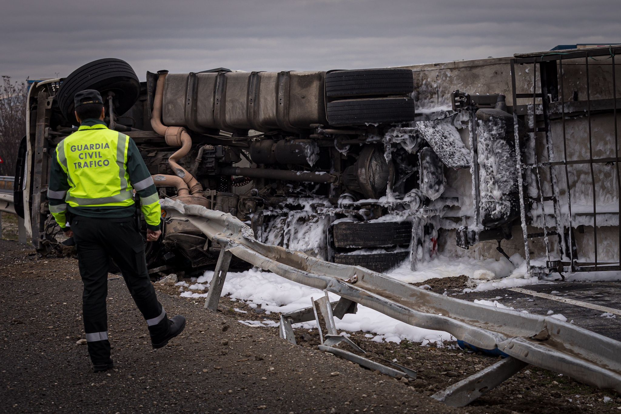 Las imágenes del espectacular accidente de un camión en Granada