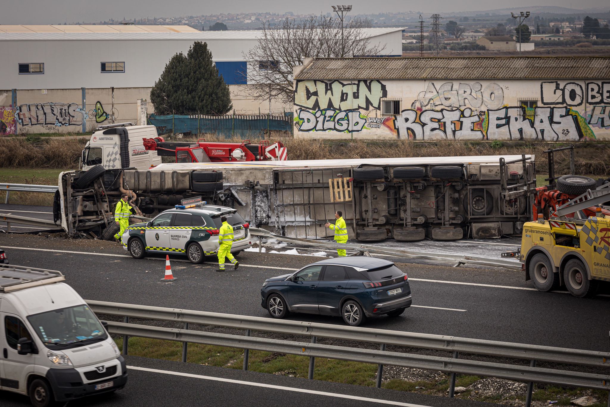 Las imágenes del espectacular accidente de un camión en Granada