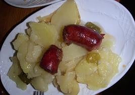 Plato de patas a lo pobre y chorizo.