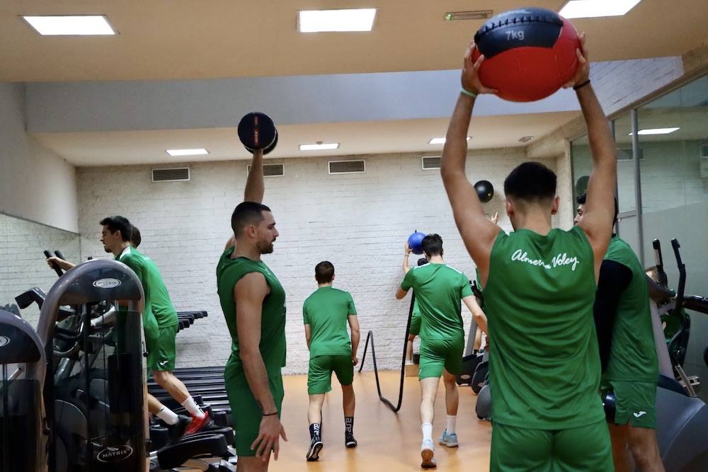 Los jugadores de Unicaja Costa de Almería se afanan en la Preparación física para ir a por la Copa.