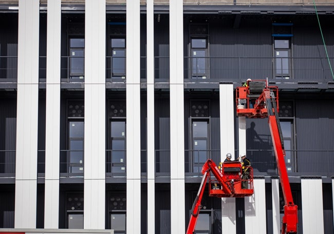 Trabajos en el edificio UGR-Dones.