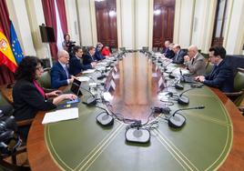 Reunión del ministro de Agricultura con asociaciones de supermercados.