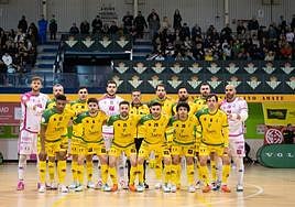Integrantes del conjunto amarillo en el Centro Deportivo Amate.