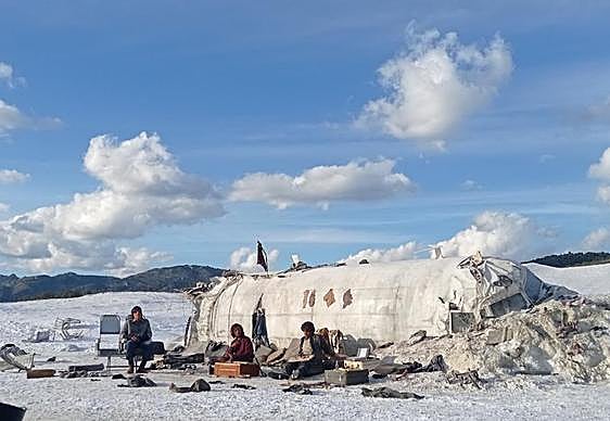 Rodaje de una de las escenas de 'La sociedad de la nieve', en el Cortijo de la Argumosa.