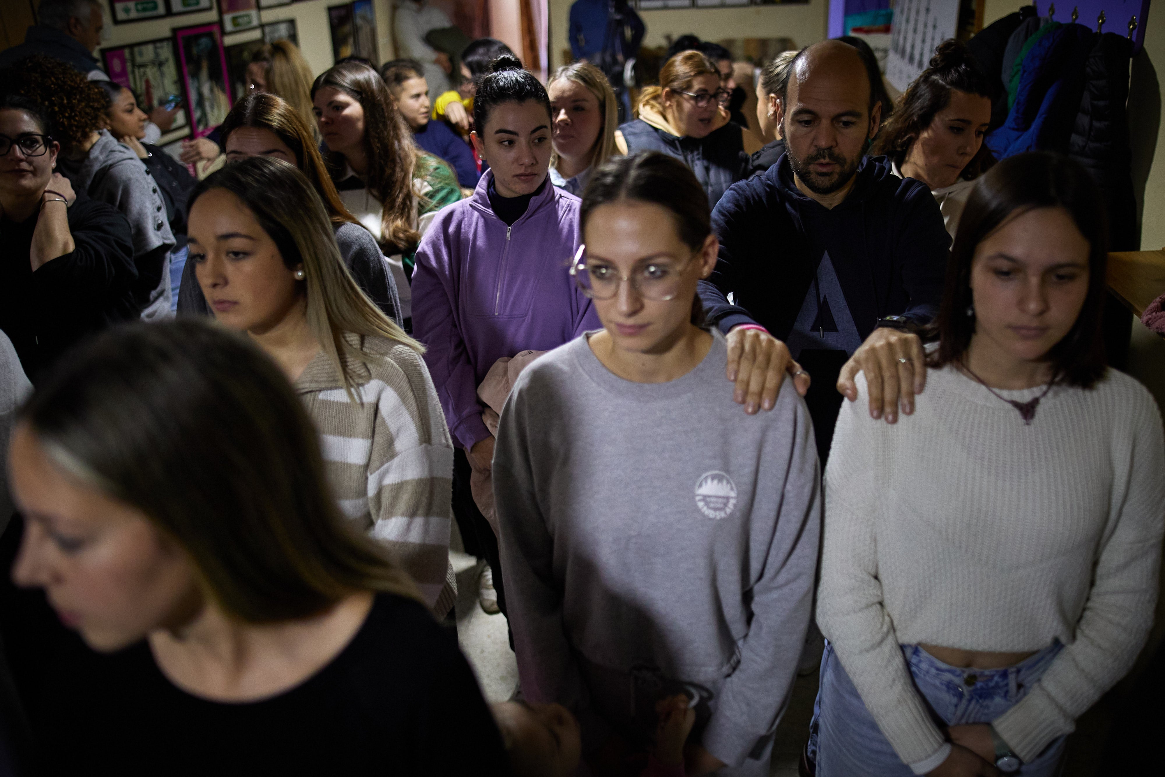 Las imágenes más íntimas de la igualá de las costaleras de la Caridad