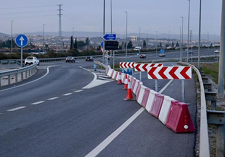 Cortes de tráfico en un ramal de la autovía por los trabajos del paso peatonal del PTS.