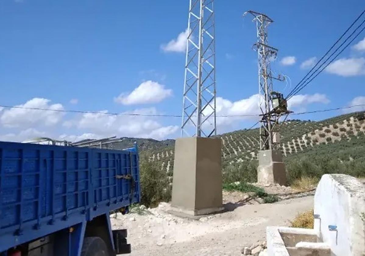 Endesa tiende una línea de media tensión para el refuerzo de la red eléctrica de Loja