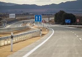 Autovía A-33 a su paso por Yecla.