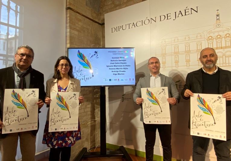 Presentación del Aula de Literatura en el Palacio Provincial. Entre ellos, la diputada África Colomo y el director de la UNED en Jaén, Manuel Valvidia.