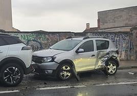 Estado de uno de los vehículos tras el choque.