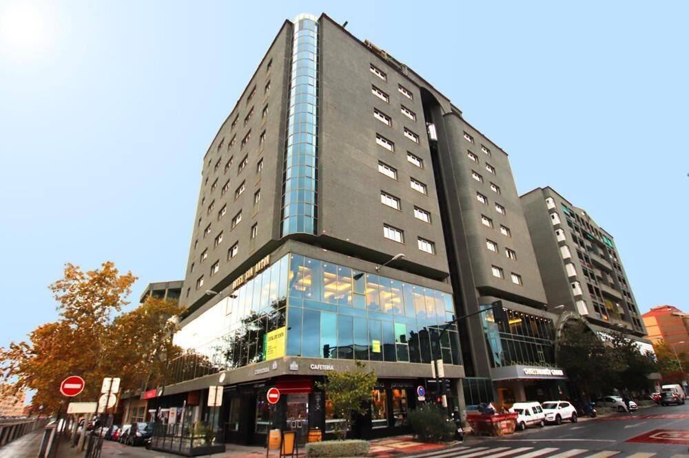 El edificio del hotel San Antón.