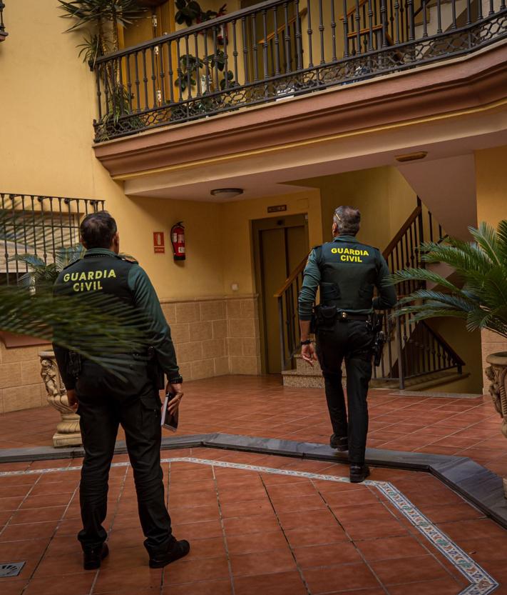 Imagen secundaria 2 - Zona de la agresión y detalle del detenido.