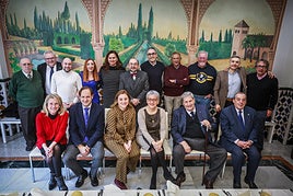 Foto de los asistentes al acto de bienvenida a Pepe Espinel.