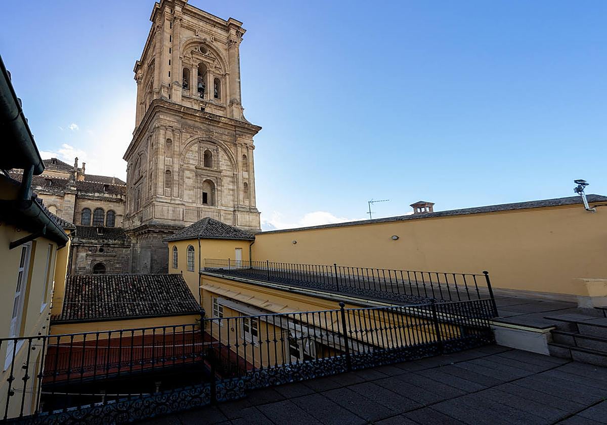 Vista de la torre de la Catedral desde la terraza de Niñas Nobles.