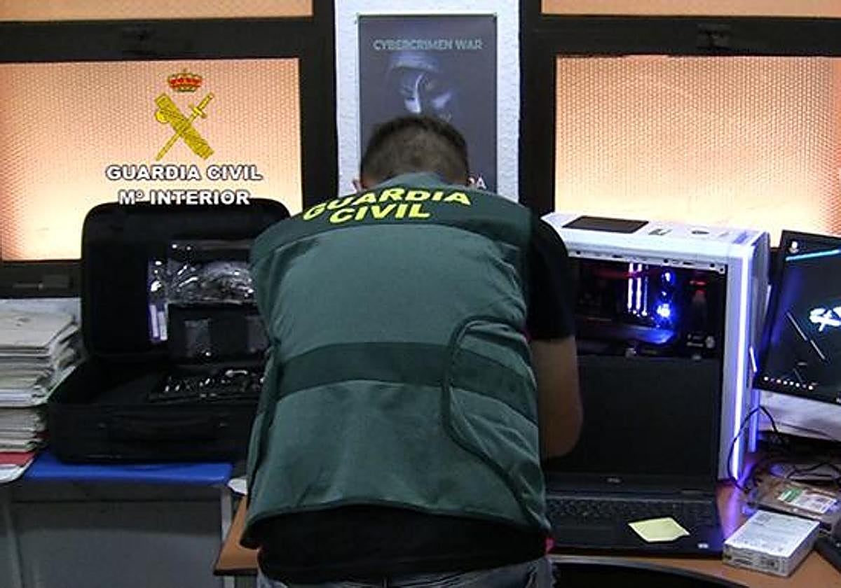 Investigan a un joven de 21 años en Granada por estafar 4.000 euros a un vecino de Tenerife