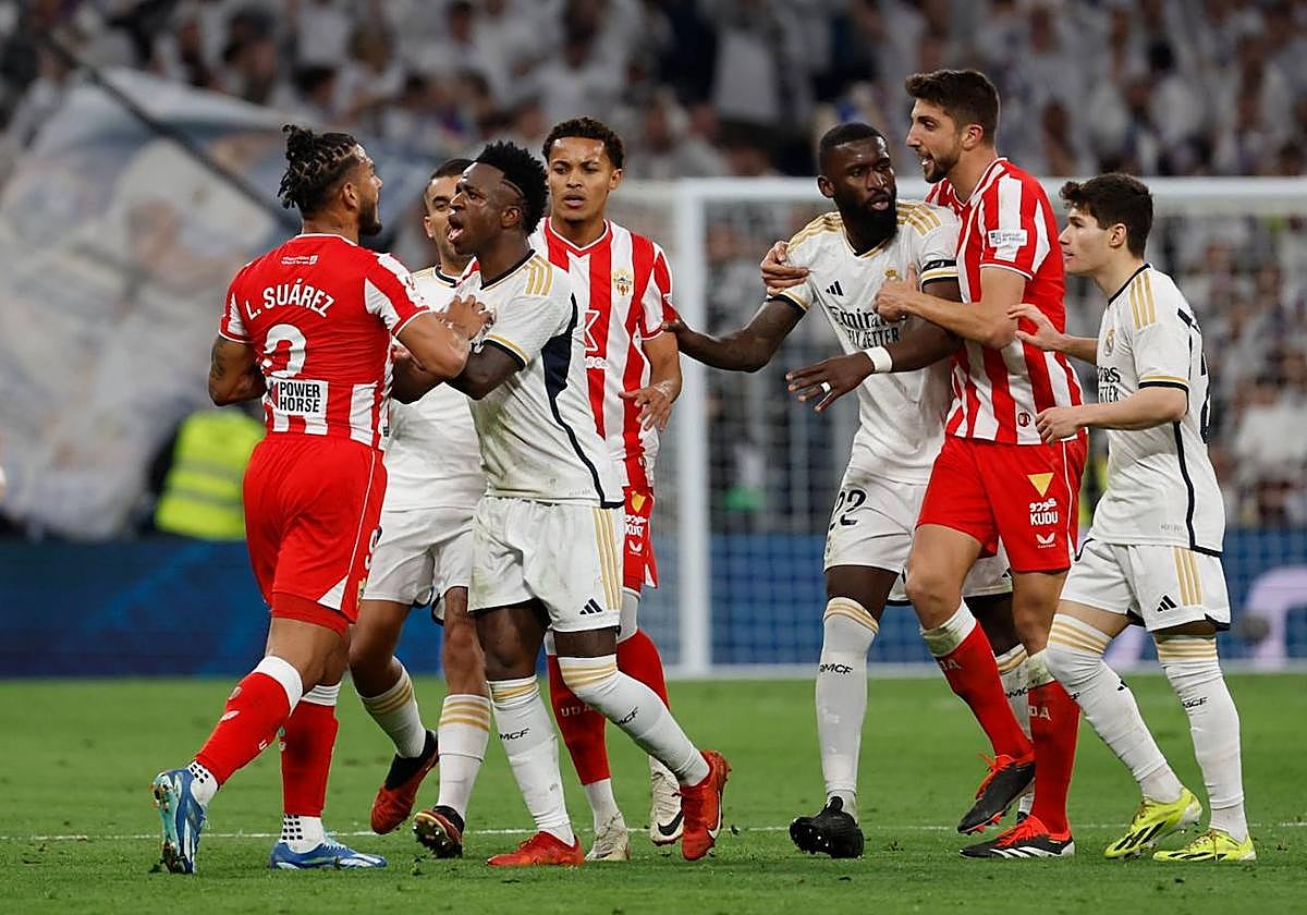Luis Suárez y Vinicius se encaran tras marcar el Real Madrid el 3-2.