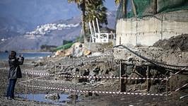 El temporal destroza Playa Granada