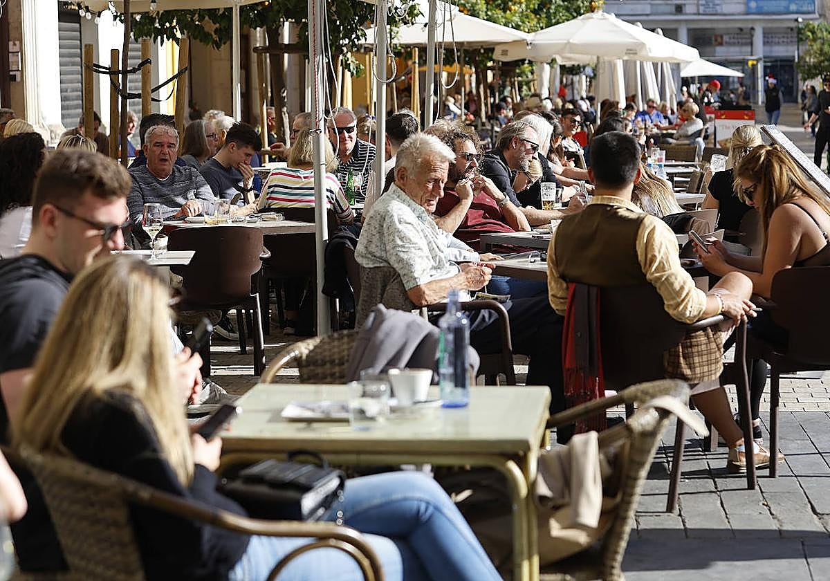 Las prácticas prohibidas en bares y restaurantes, según Facua