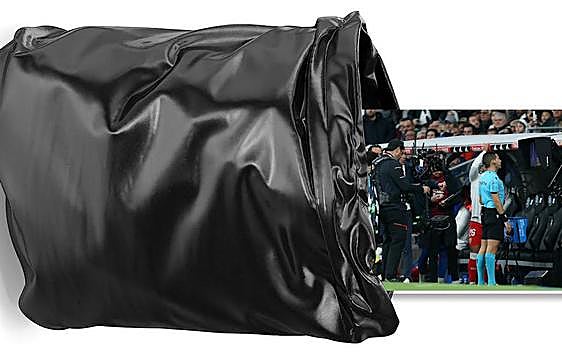 Los aficionados del Almería esperan llenar de bolsas de basura este viernes el Power Horse Stadium.