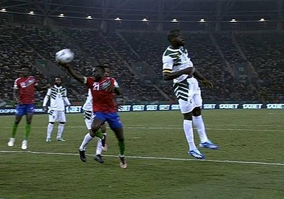 Mano de Gambia que clasificaba a Camerún y eliminaba a Ghana.