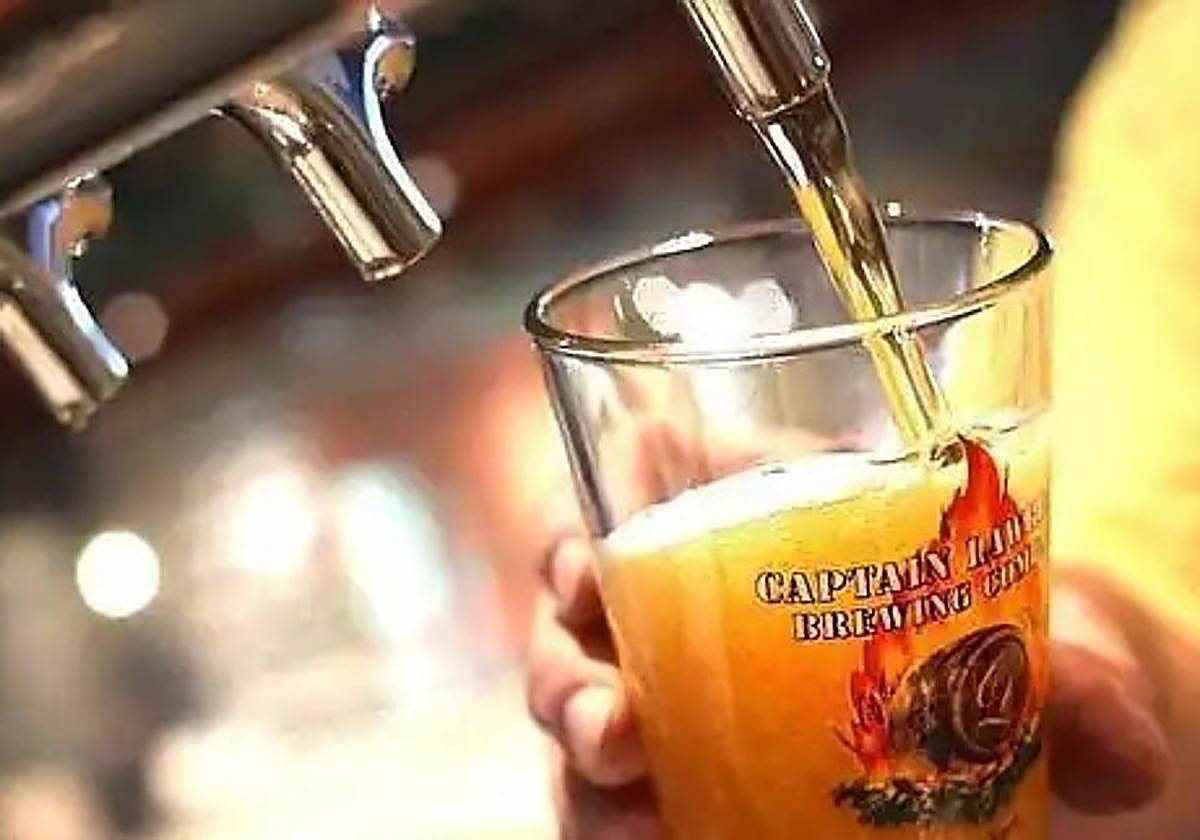 Una granadina recibe la beca 'Manuel de Oya' de 36.000 euros por un estudio sobre la cerveza