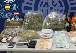 Droga y dinero intervenido por la Policía Nacional en Granada.