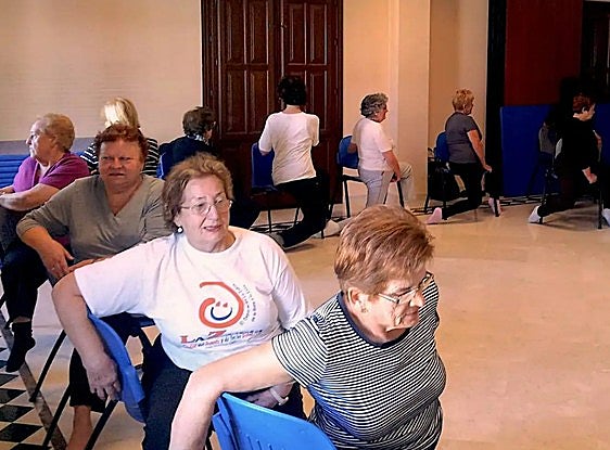 Taller de gimnasia de mayores en una localidad granadina