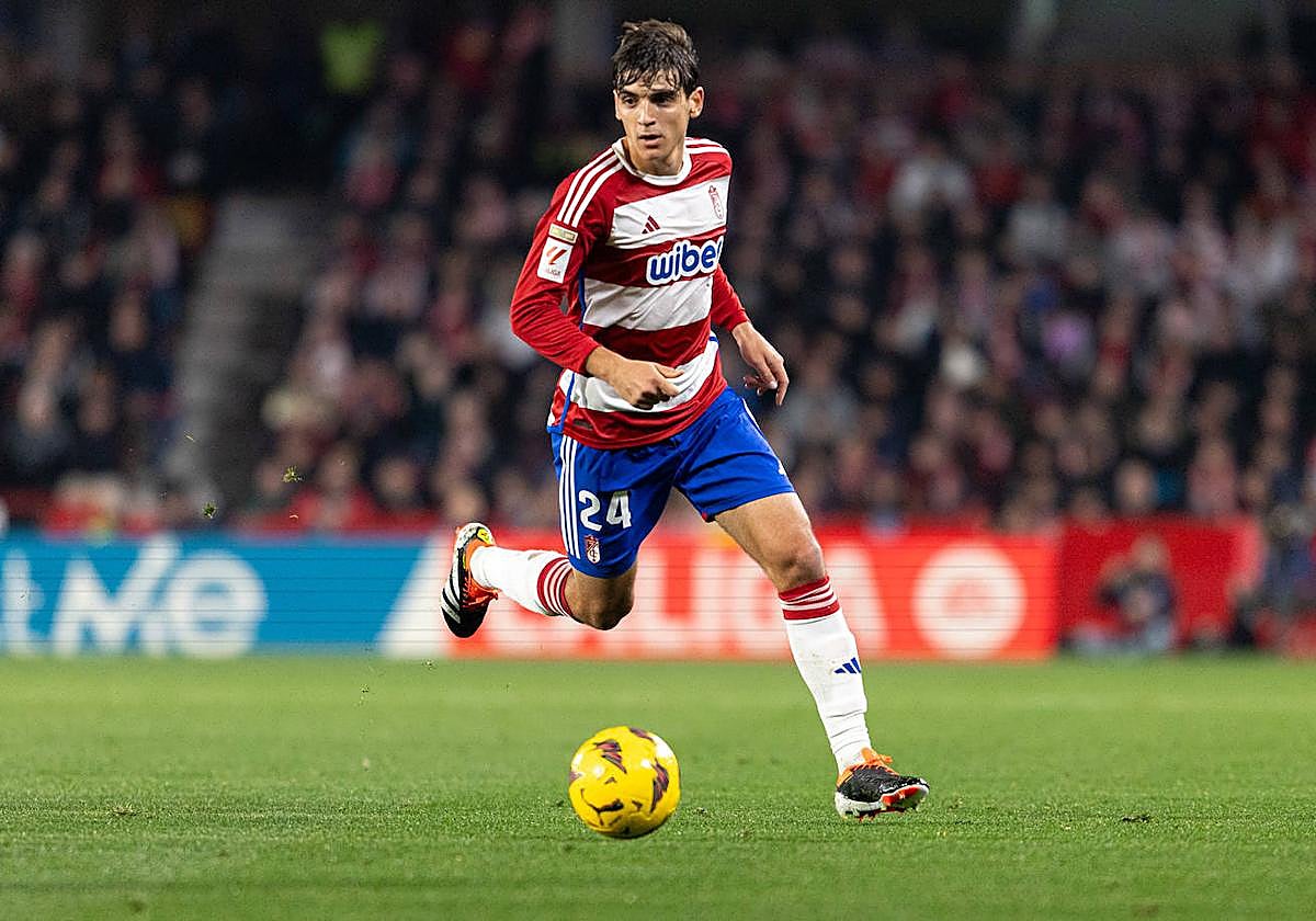 Gonzalo Villar, en el partido con el Atlético de Madrid.