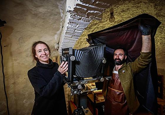 Hedvig Biong y Pablo Castilla, en el estudio de su cueva en El Laboratorio.