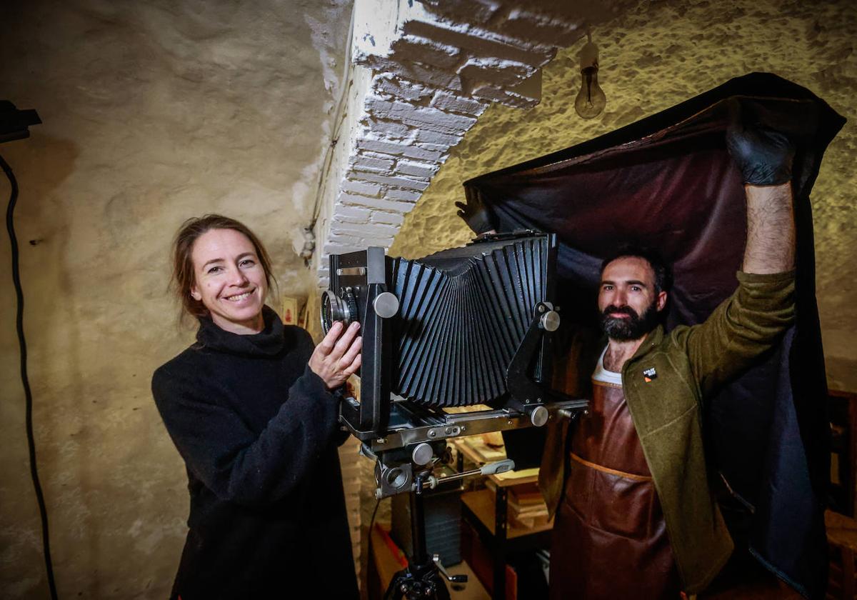 Hedvig Biong y Pablo Castilla, en el estudio de su cueva en El Laboratorio.