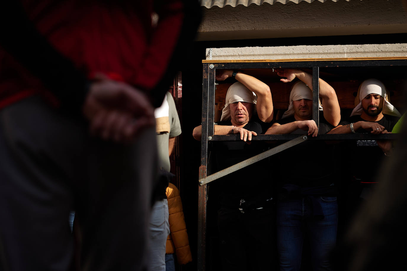 Dentro de un ensayo de la Hermandad de los Favores en Granada