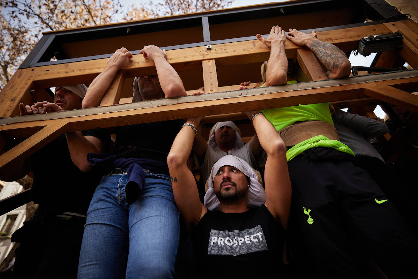 Dentro de un ensayo de la Hermandad de los Favores en Granada