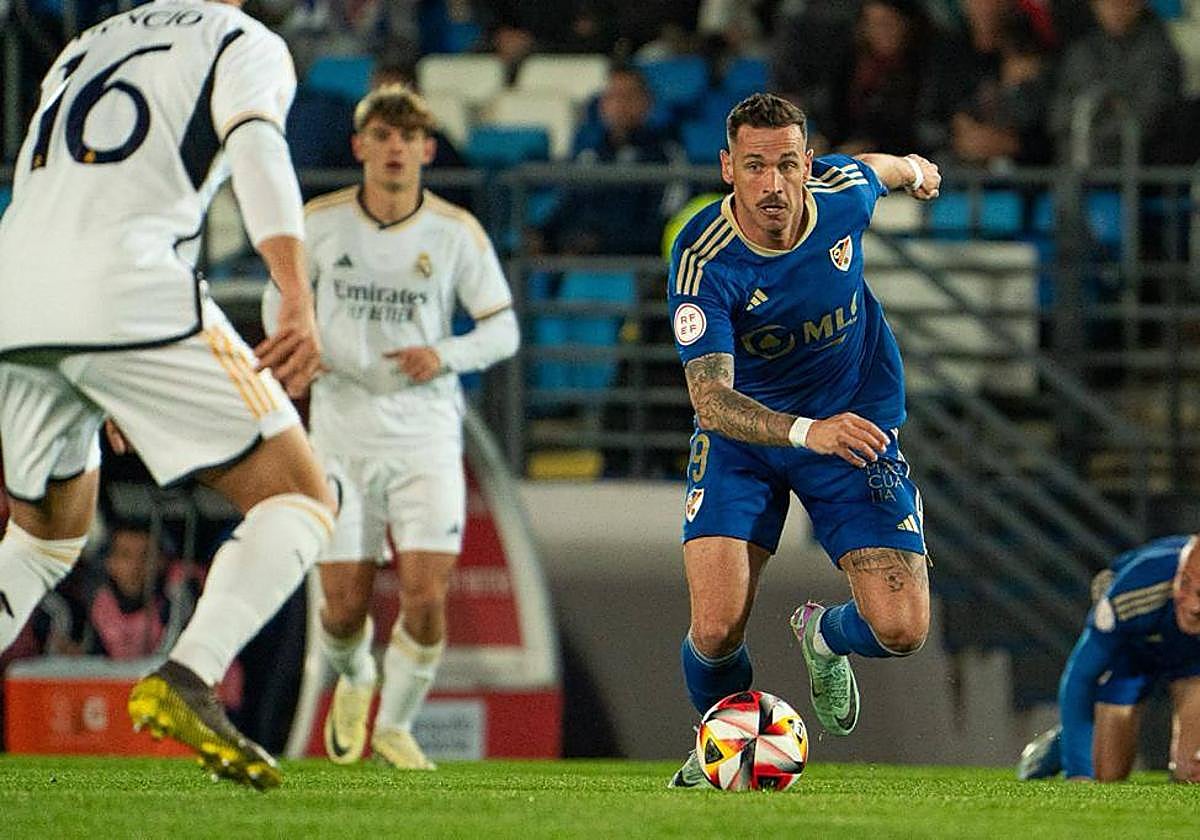 Empate a 0 entre el Real Madrid Castilla y Linares.