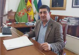 Paco Reyes en su despacho de la Diputación de Jaén.