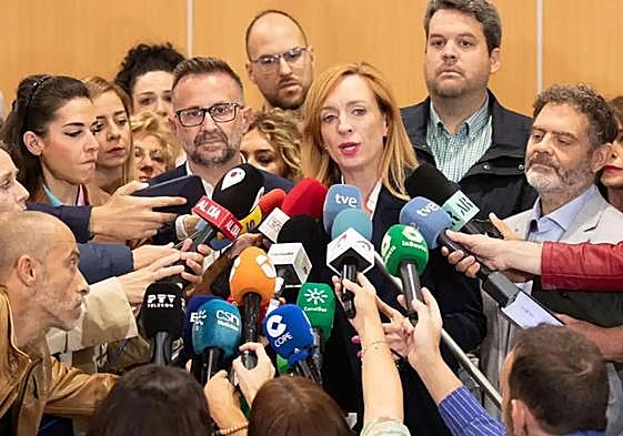 Berta Linares atiende a los medios en una imagen de archivo.