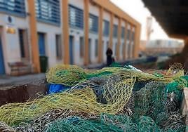 El Puerto de Almería destina 7.000 kilos de redes de desecho a fabricar mobiliario de economía circular